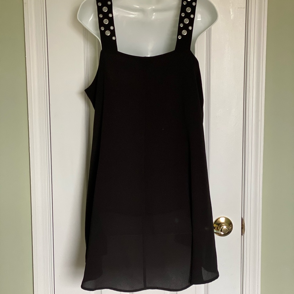 Vince Camuto Sleeveless high low top, size L